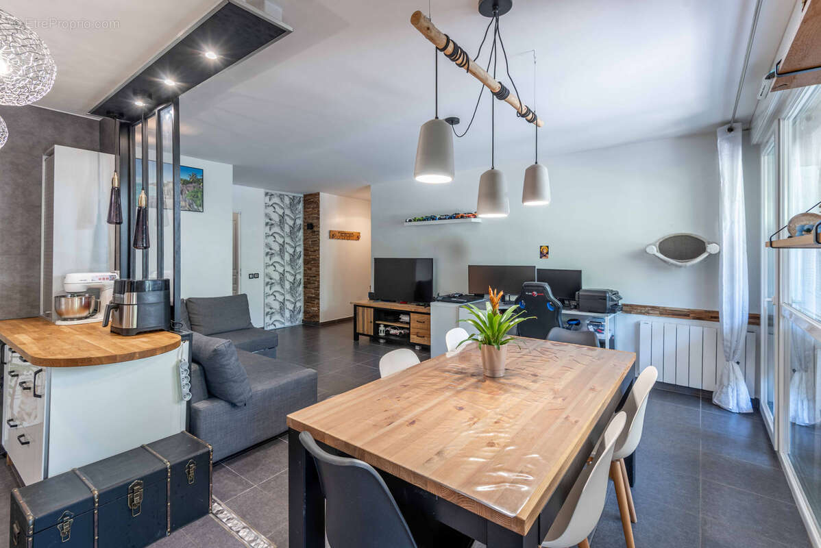 Appartement à VETRAZ-MONTHOUX