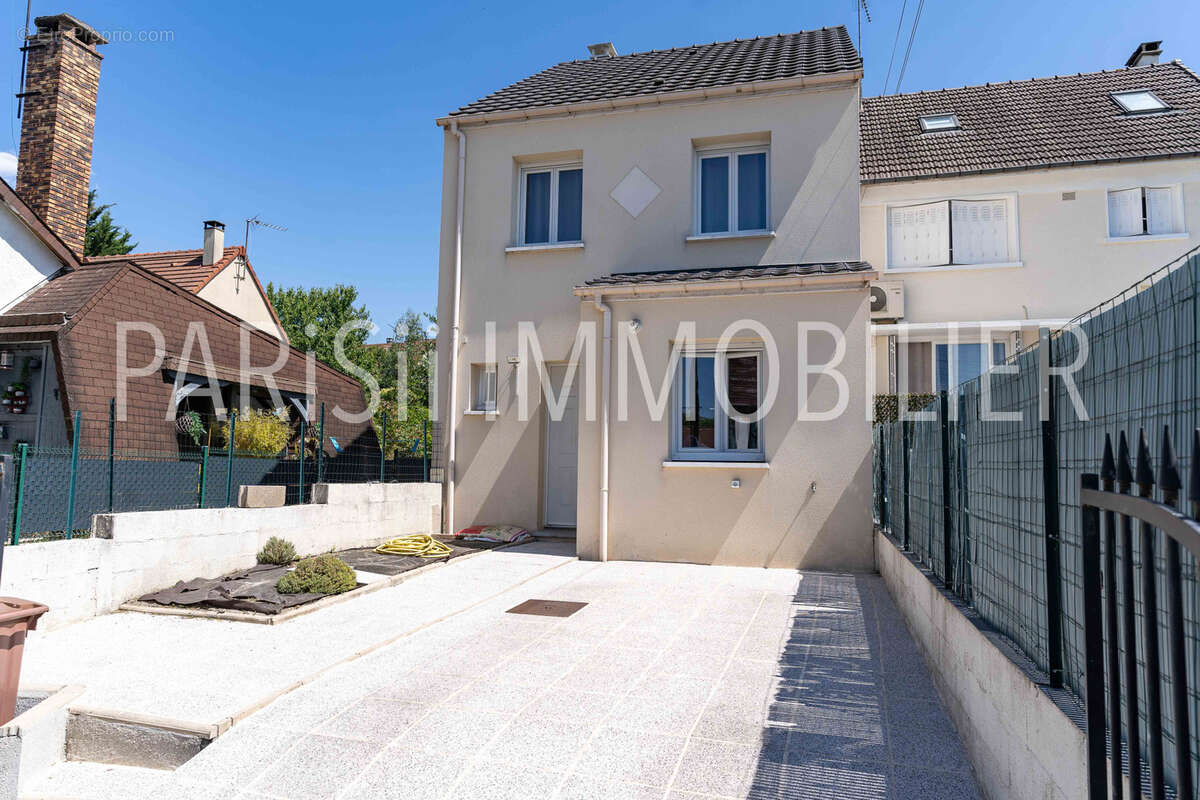 Maison à SARTROUVILLE