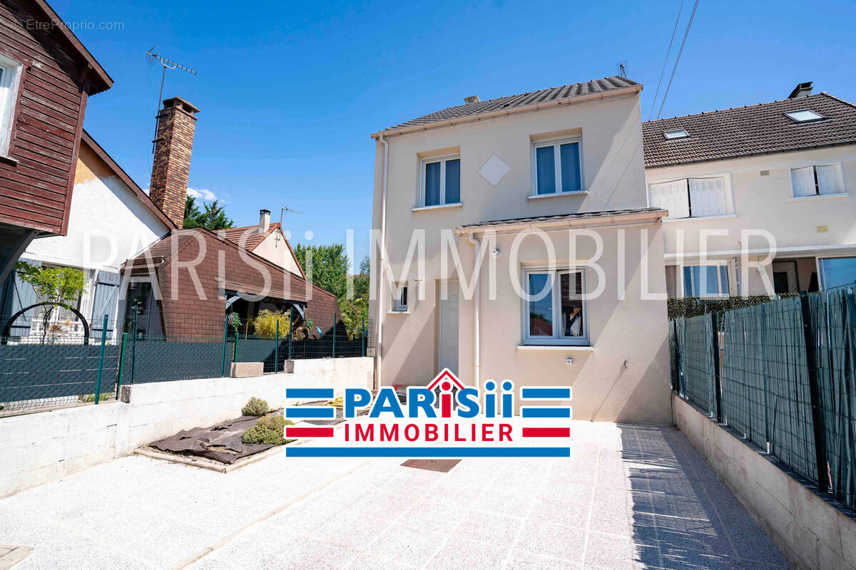 Maison à SARTROUVILLE