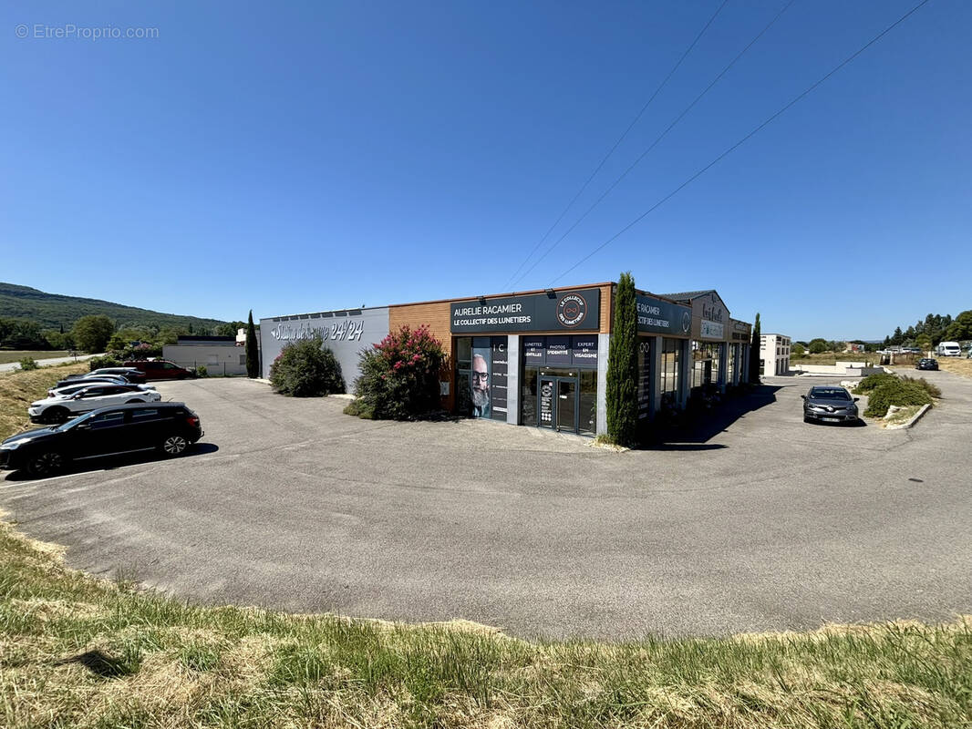 Commerce à VALAURIE