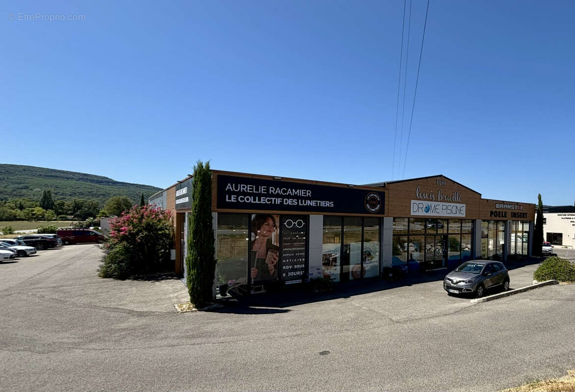 Commerce à VALAURIE