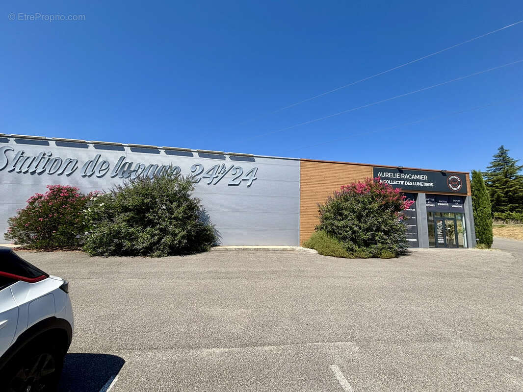 Commerce à VALAURIE