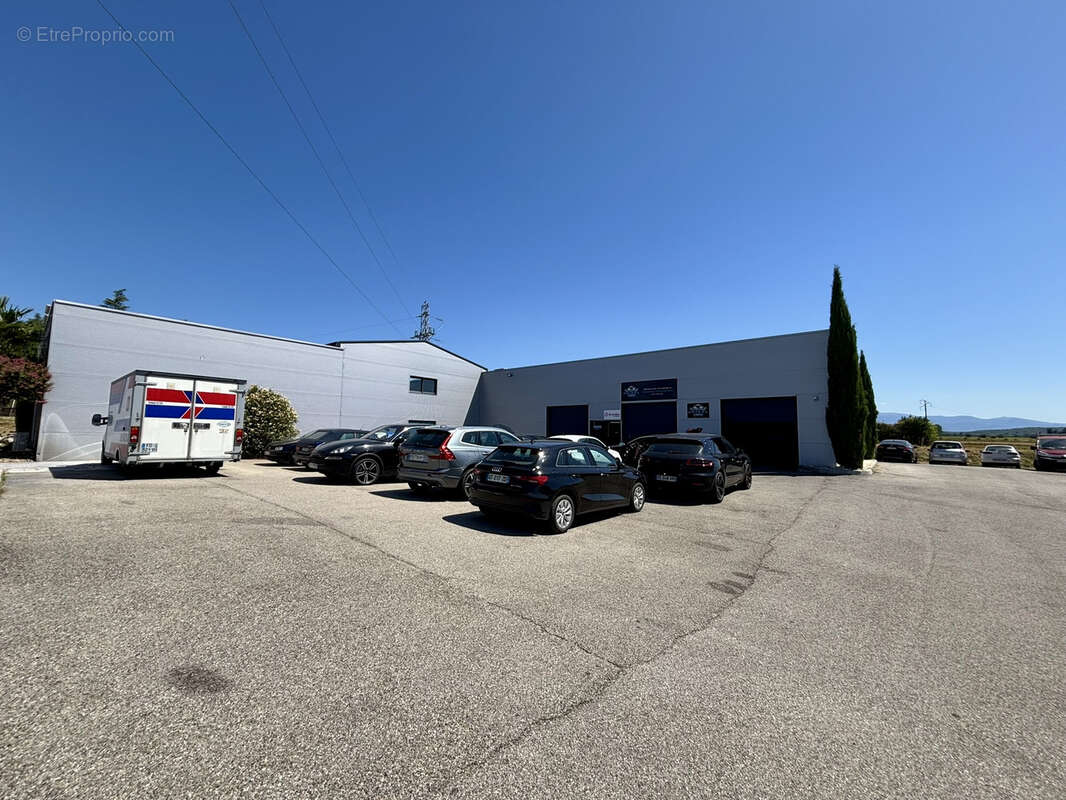 Commerce à VALAURIE