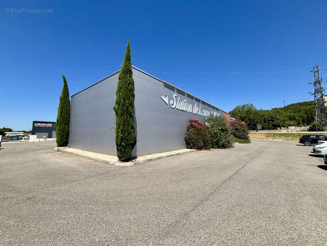 Commerce à VALAURIE