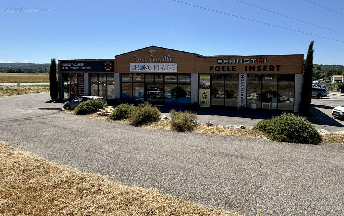 Commerce à VALAURIE