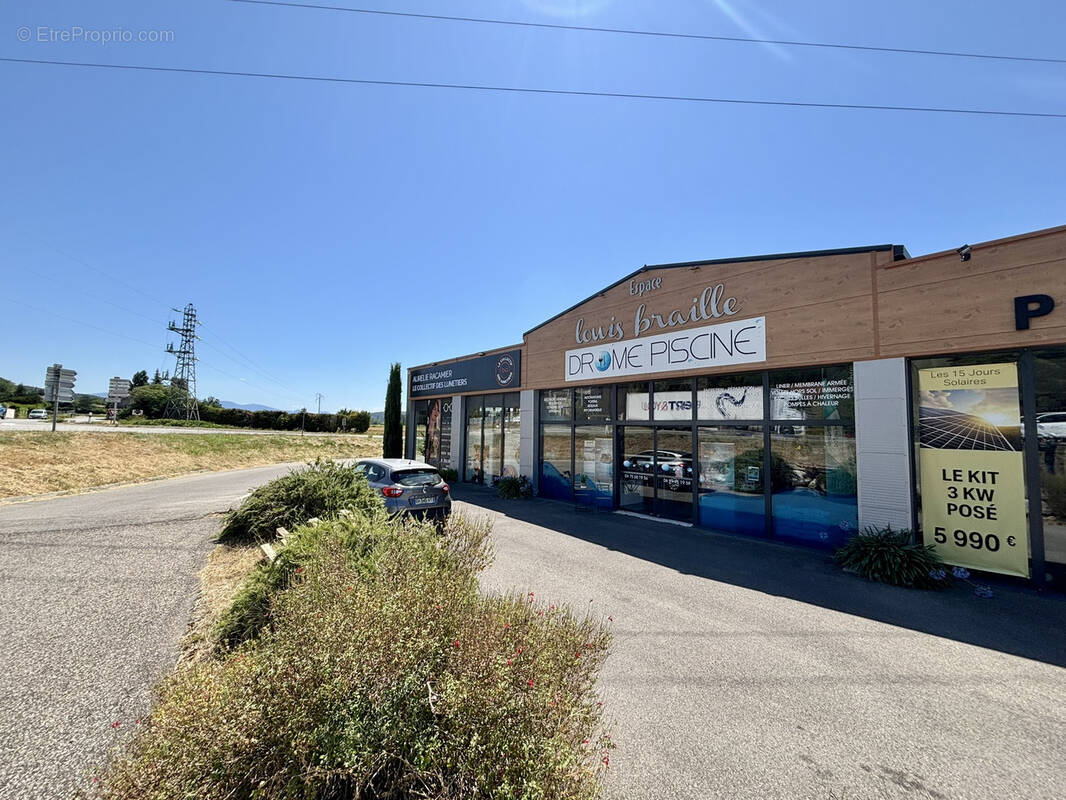 Commerce à VALAURIE