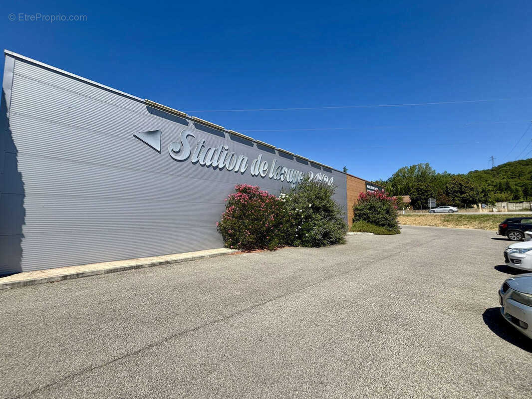 Commerce à VALAURIE