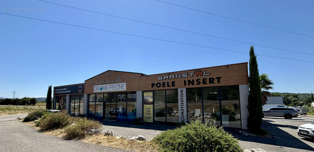 Commerce à VALAURIE