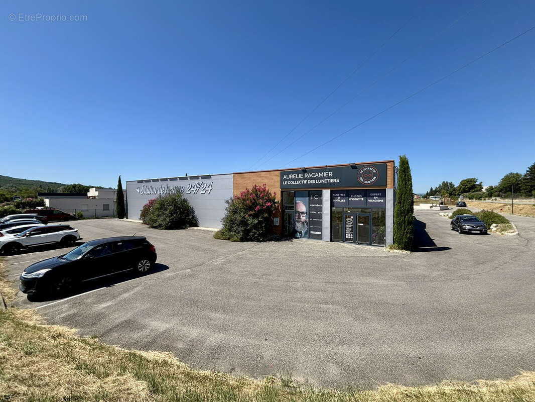 Commerce à VALAURIE