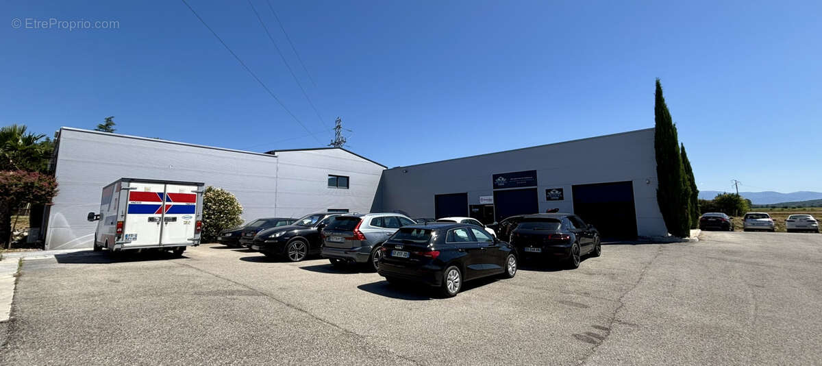 Commerce à VALAURIE