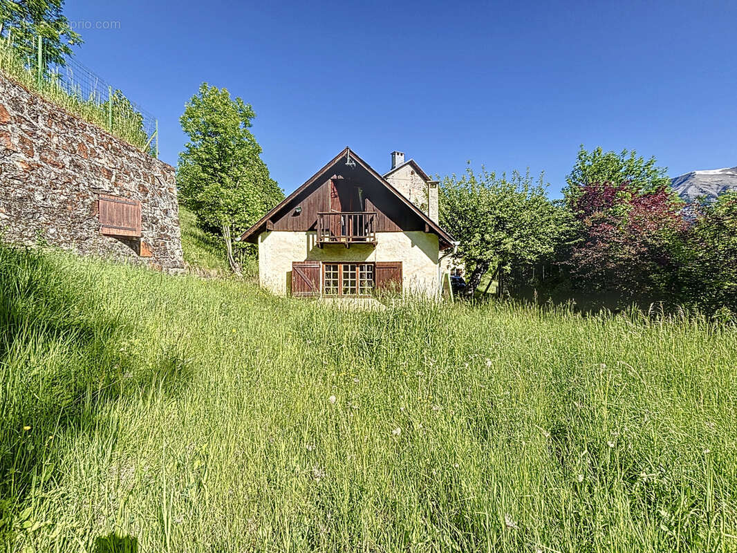 Maison à ENCHASTRAYES