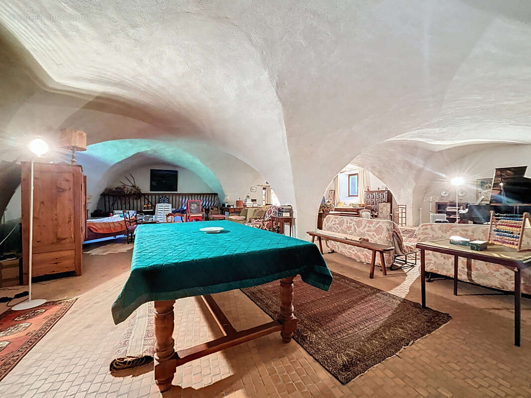 Maison à ENCHASTRAYES