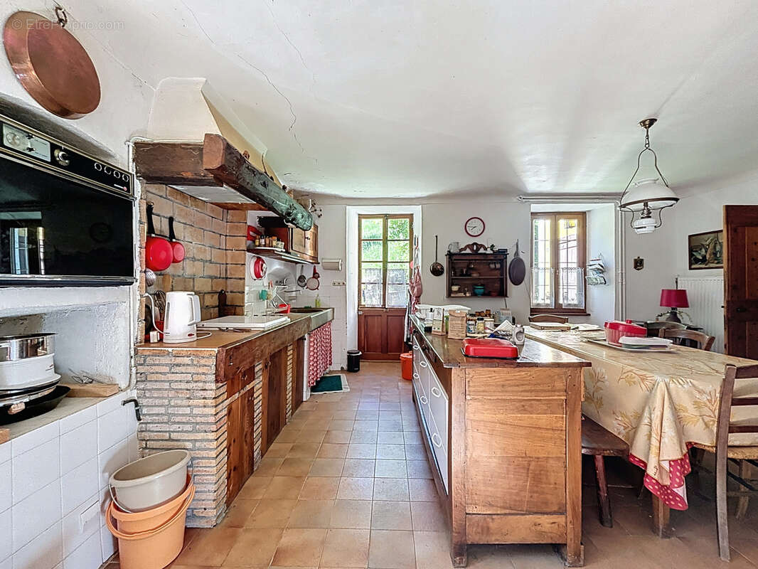 Maison à ENCHASTRAYES