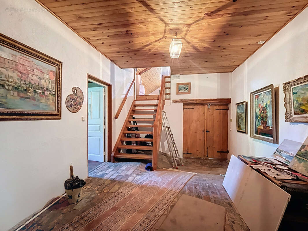 Maison à ENCHASTRAYES