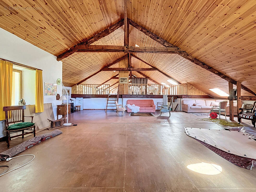 Maison à ENCHASTRAYES