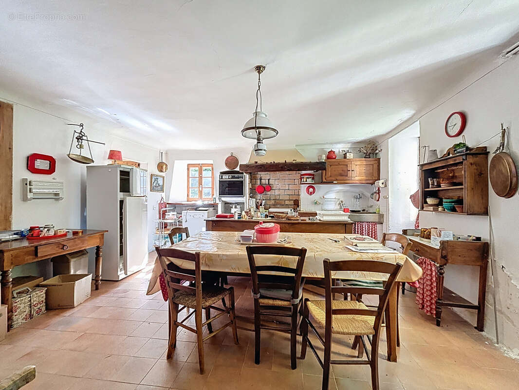 Maison à ENCHASTRAYES