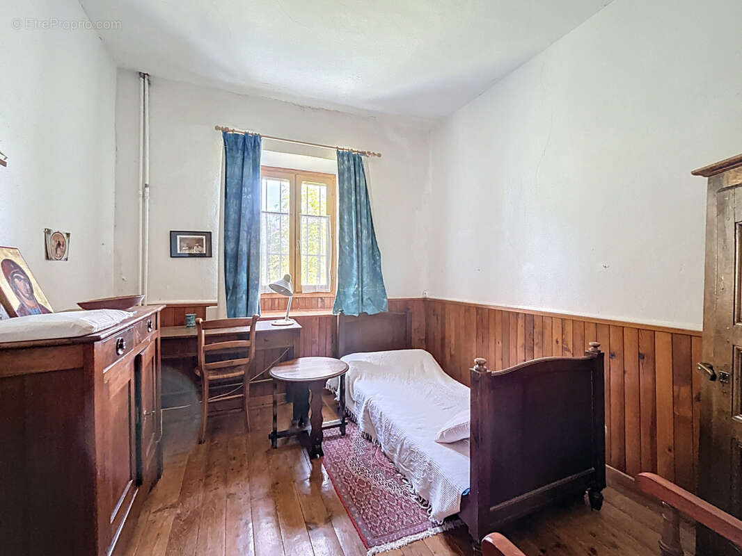 Maison à ENCHASTRAYES