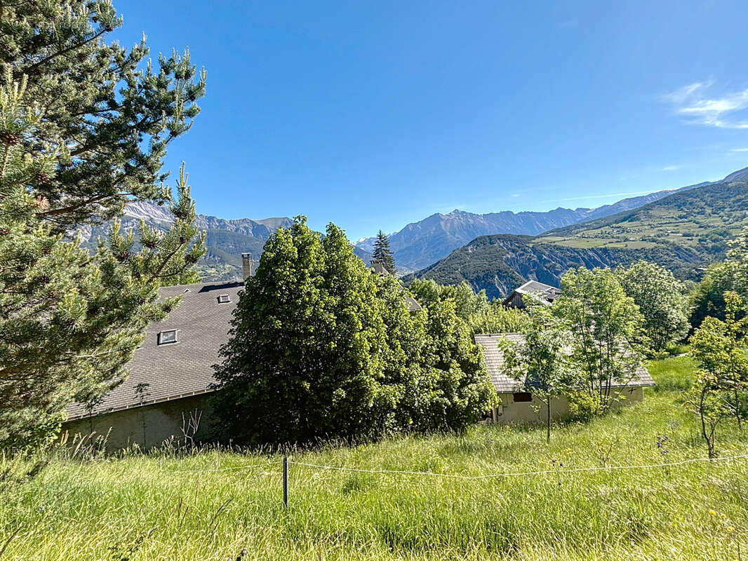 Maison à ENCHASTRAYES