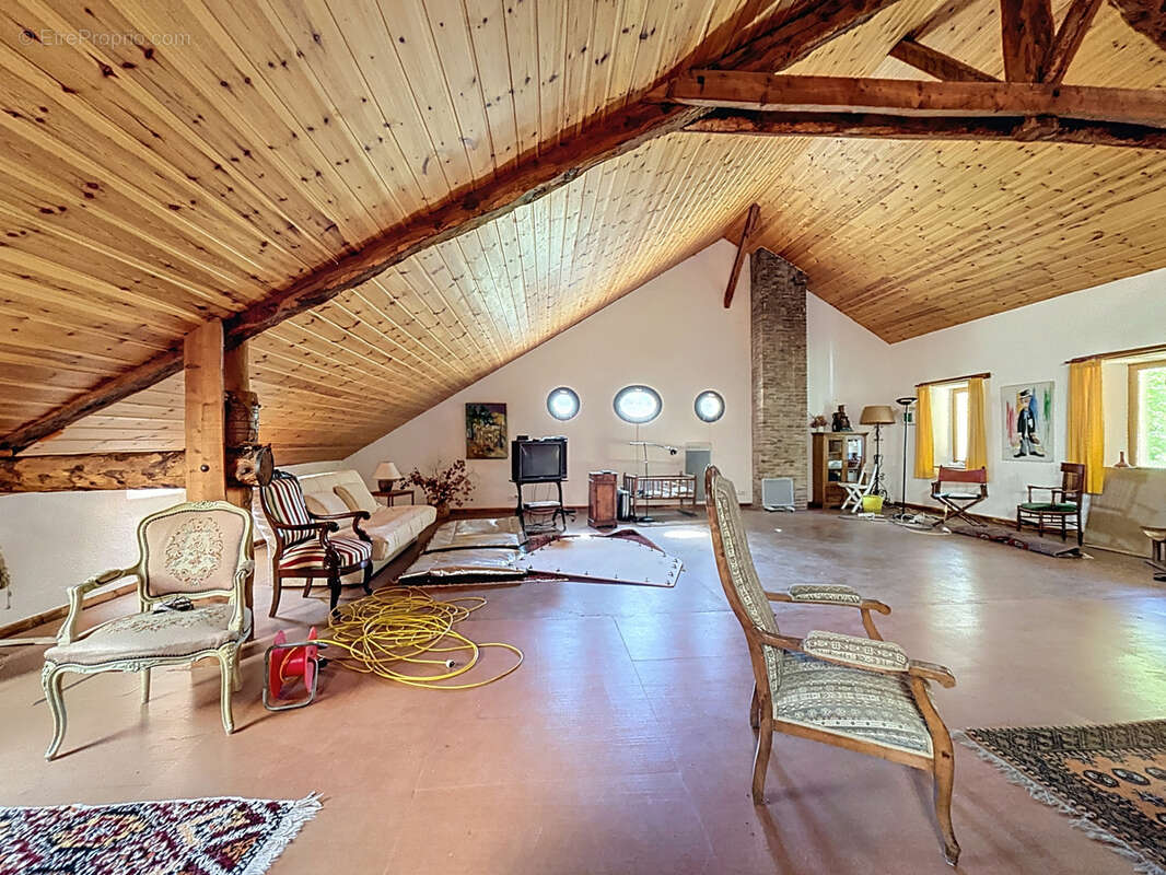 Maison à ENCHASTRAYES