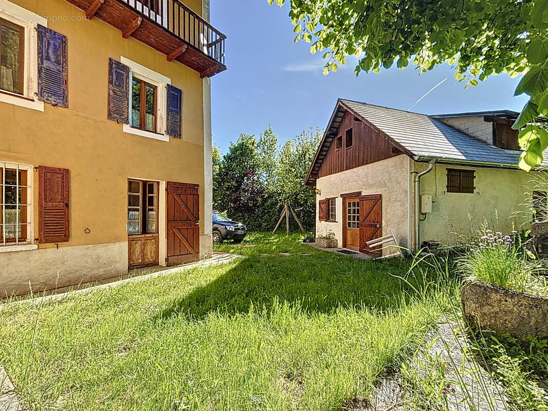 Maison à ENCHASTRAYES