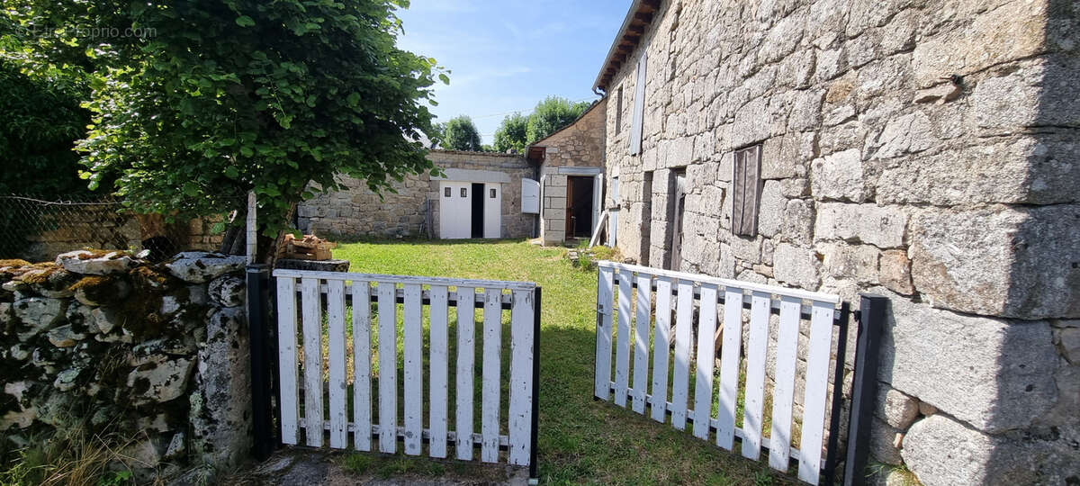 Maison à SOULAGES-BONNEVAL