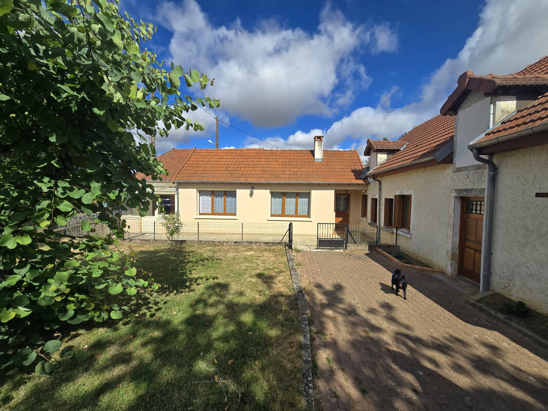 Maison à CHALIVOY-MILON