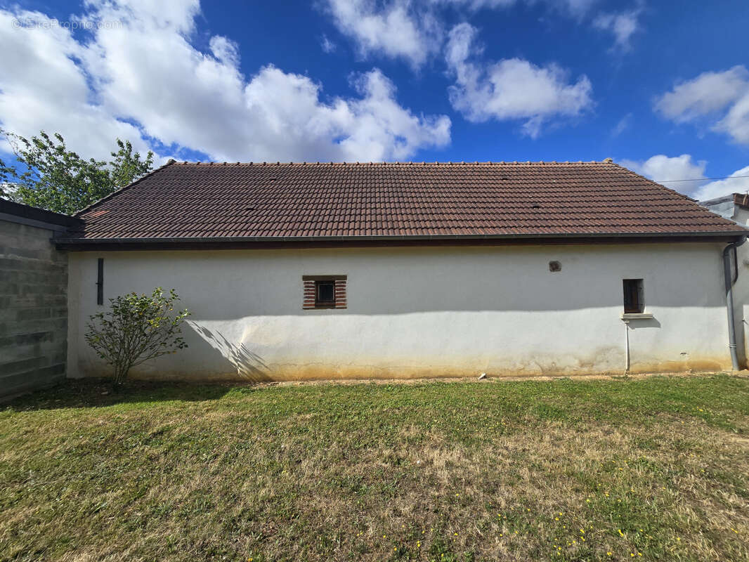 Maison à CHALIVOY-MILON