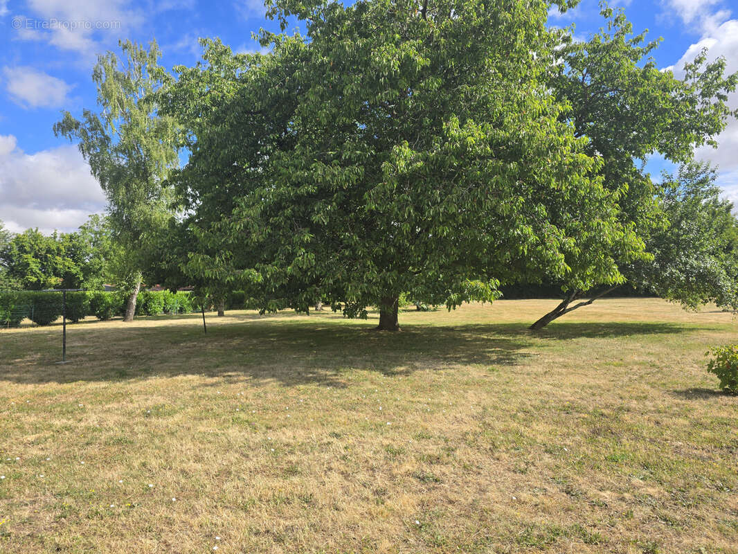 Maison à CHALIVOY-MILON