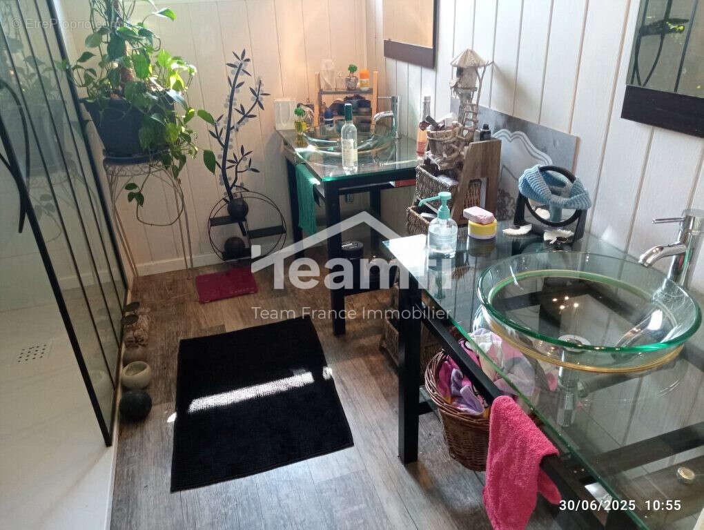 Salle d&#039;eau RDC - Maison à PARIGNY