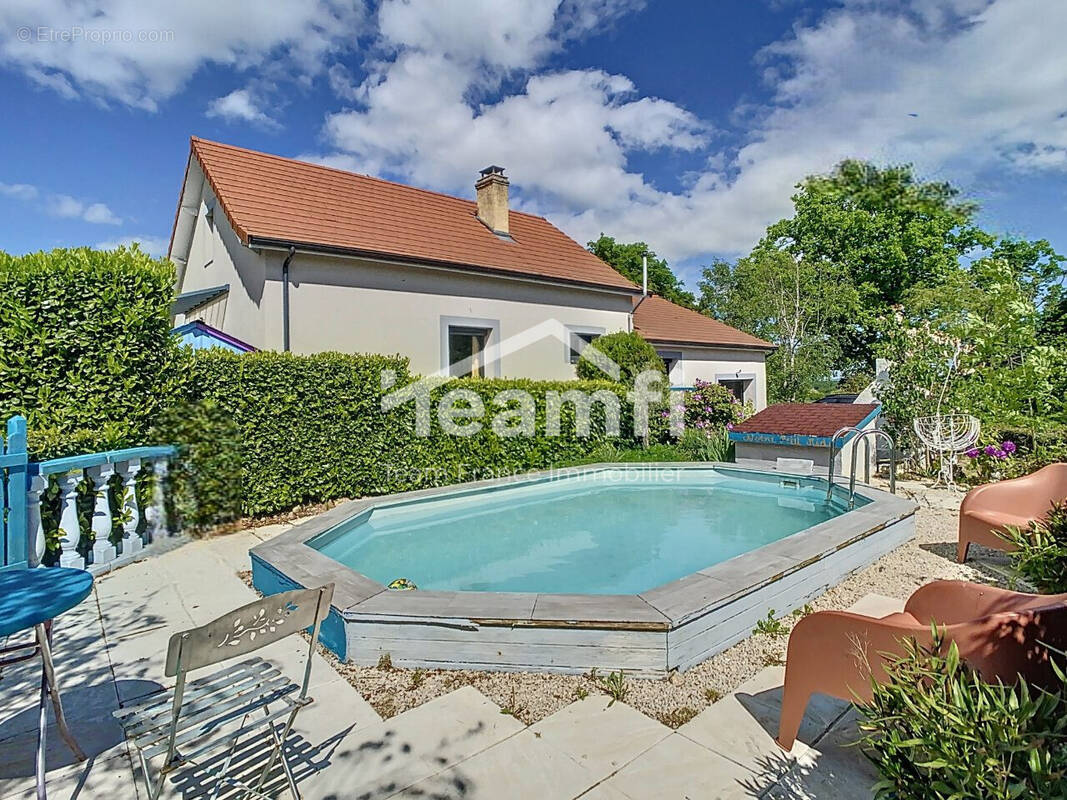 Vue de la Piscine - Maison à PARIGNY