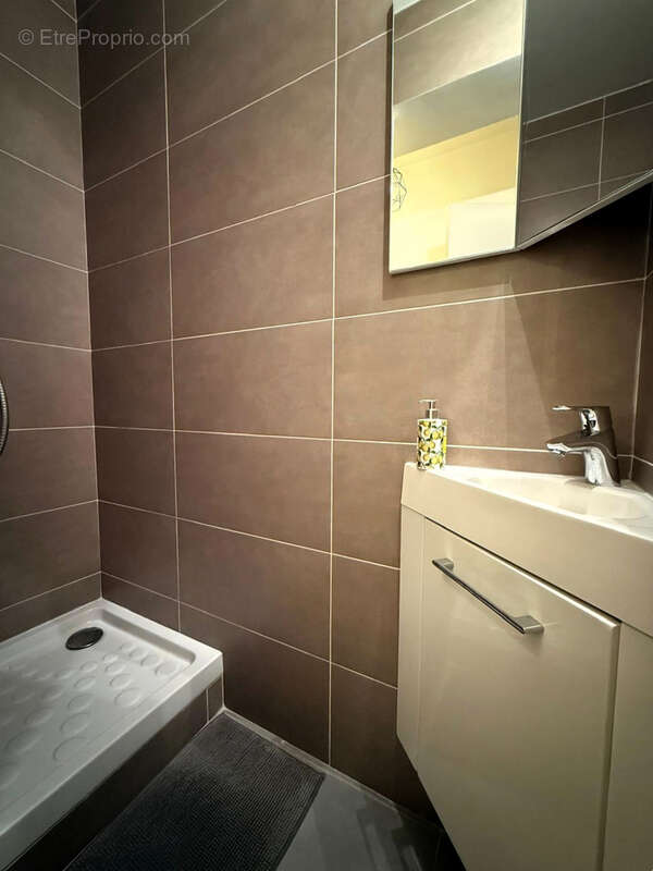 Appartement à SAINT-LAURENT-DU-VAR