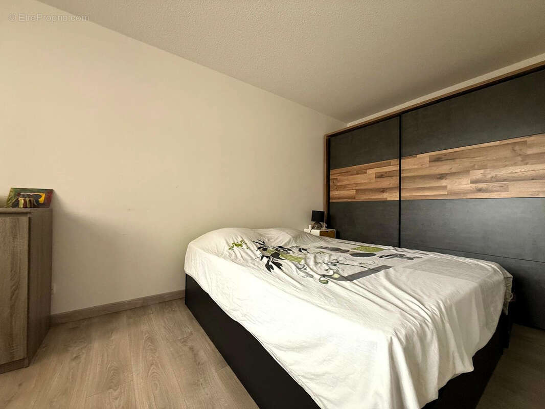 Appartement à SAINT-LAURENT-DU-VAR