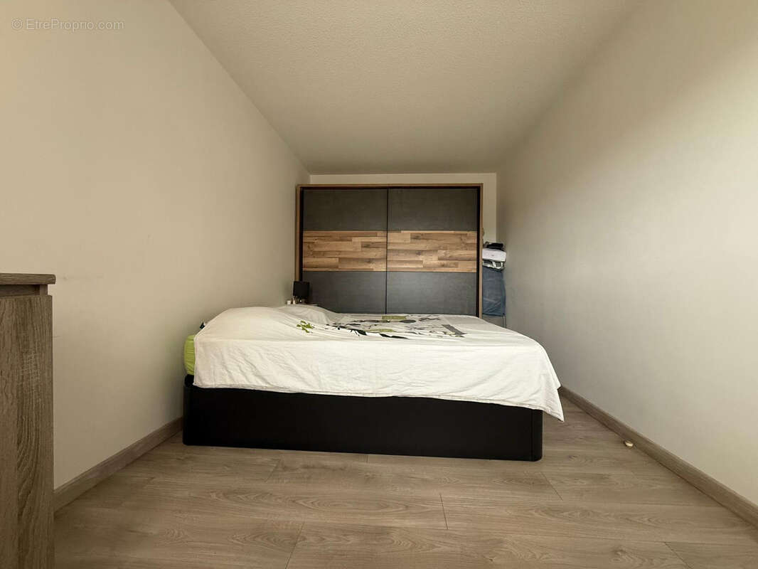 Appartement à SAINT-LAURENT-DU-VAR