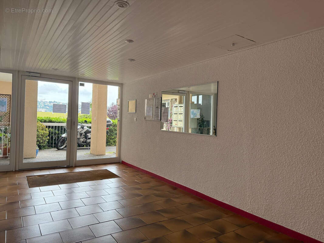 Appartement à SAINT-LAURENT-DU-VAR