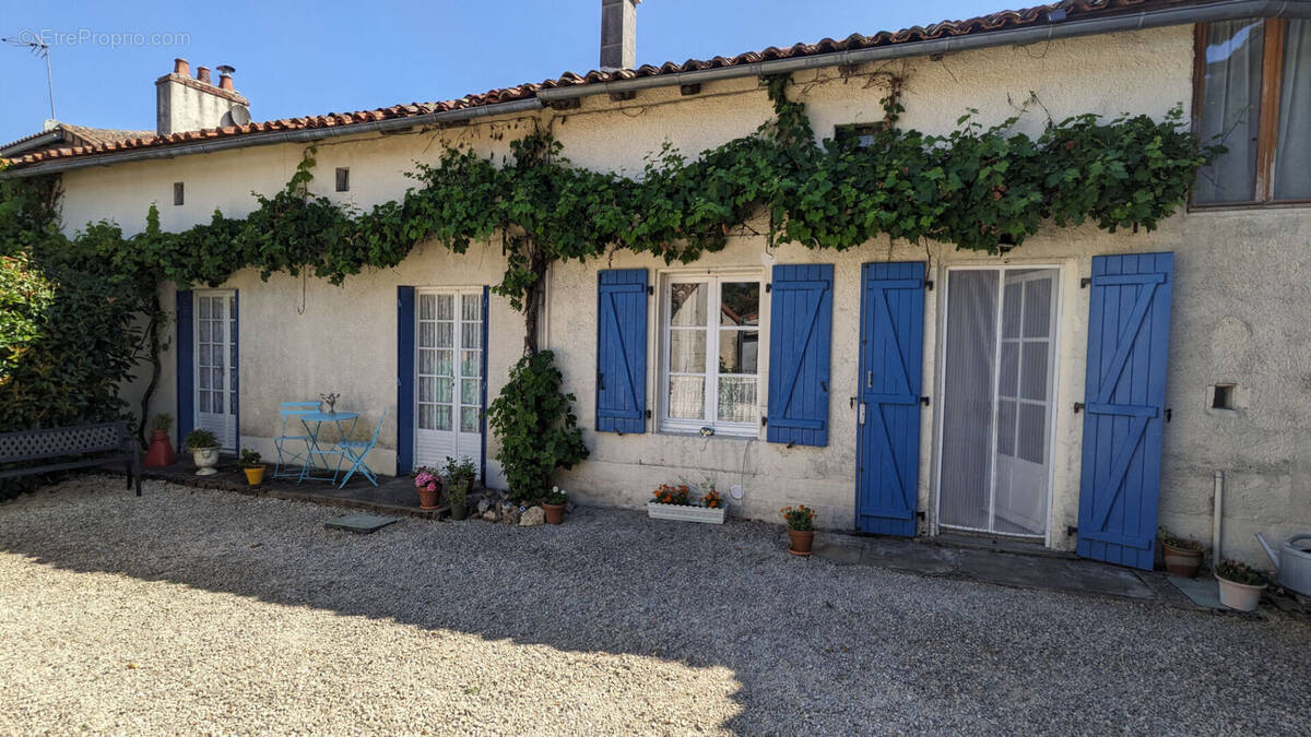 Maison à LA CHAPELLE-BATON