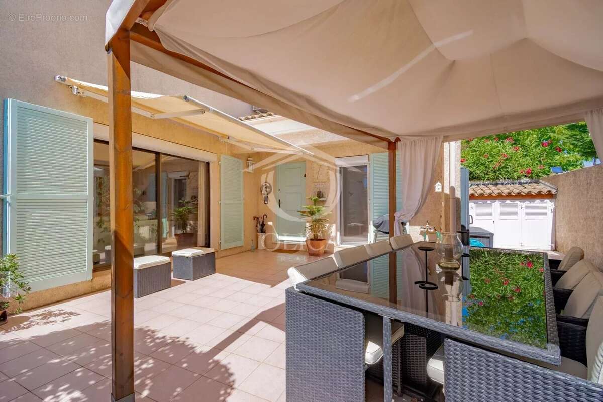 Maison à VILLENEUVE-LOUBET