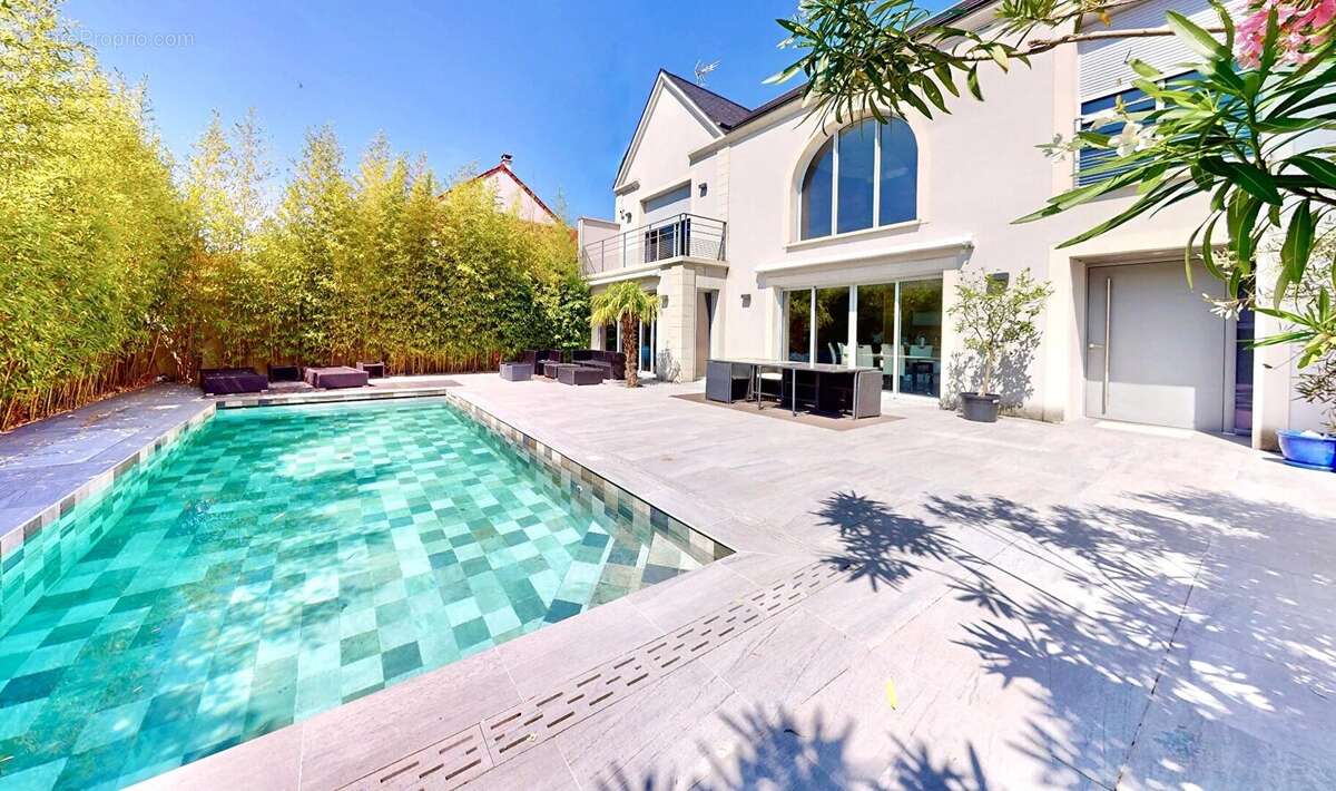 Maison à LA GARENNE-COLOMBES