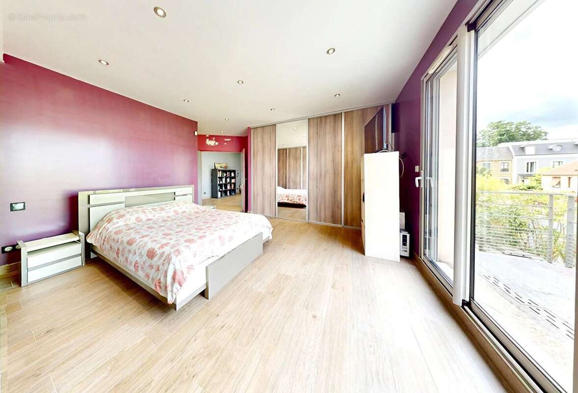 Maison à LA GARENNE-COLOMBES