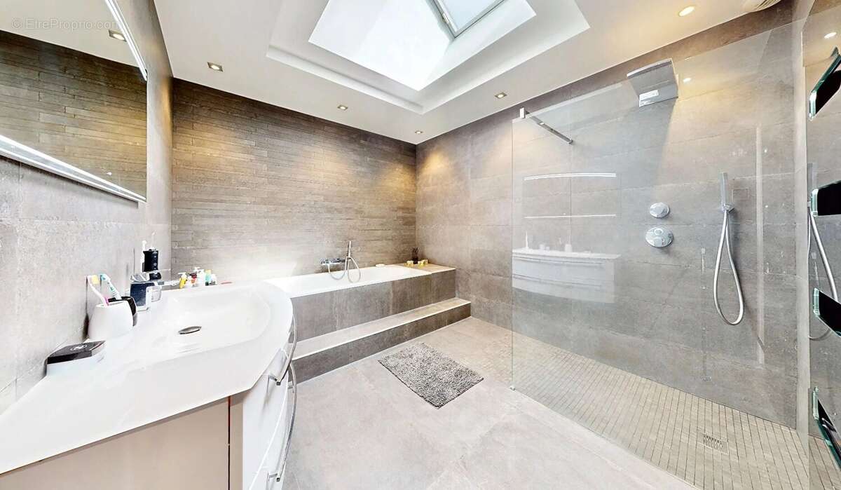 Maison à LA GARENNE-COLOMBES