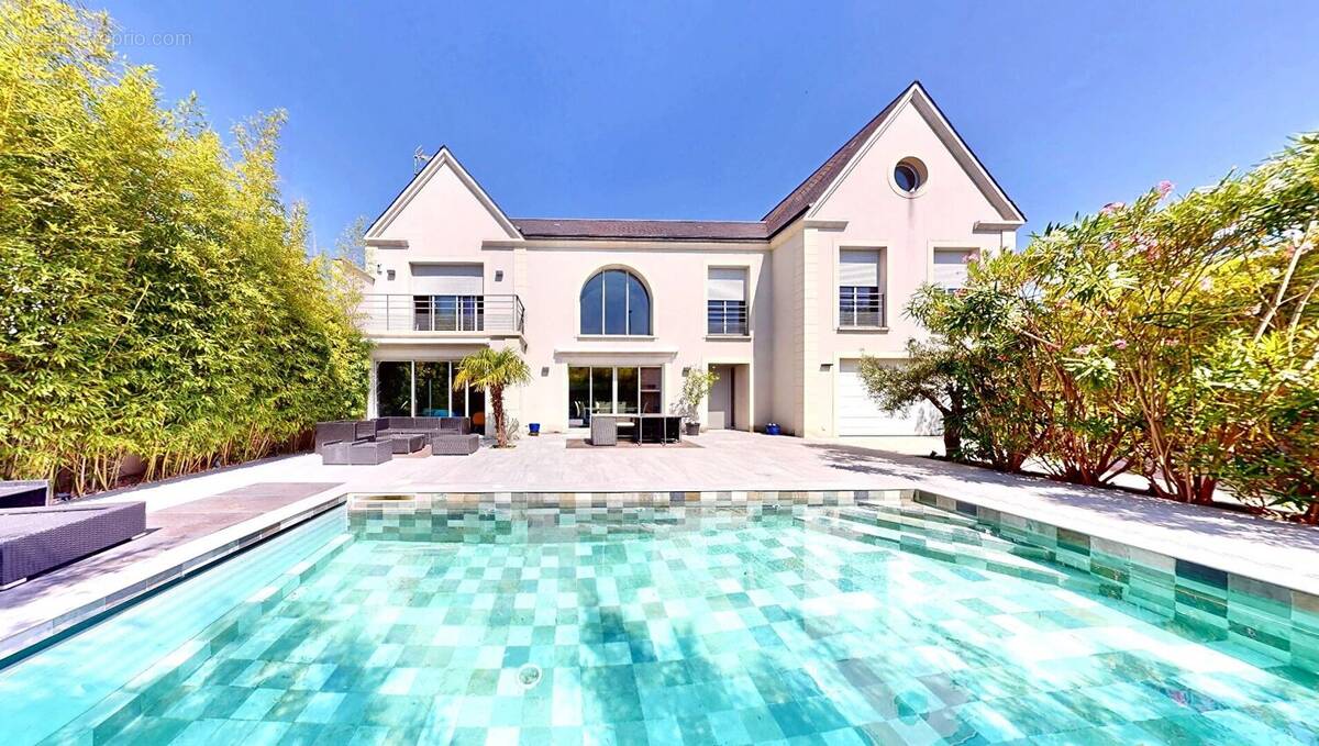 Maison à LA GARENNE-COLOMBES