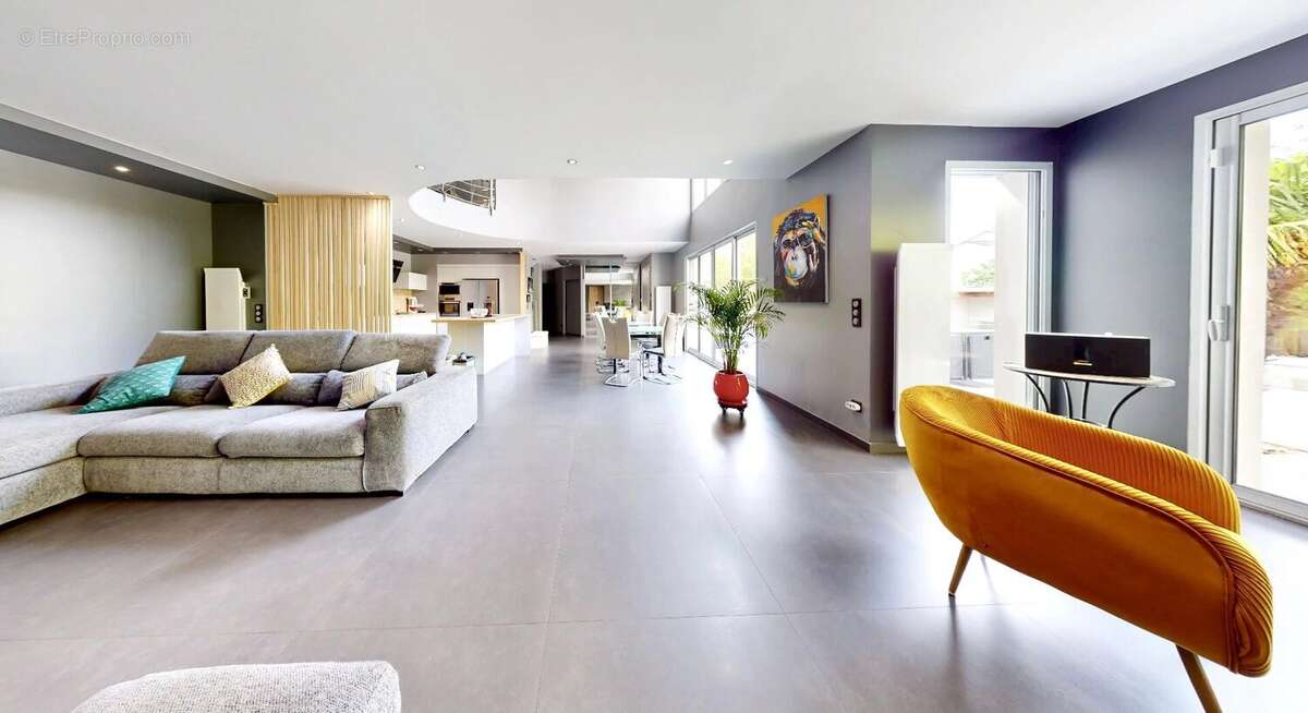 Maison à LA GARENNE-COLOMBES