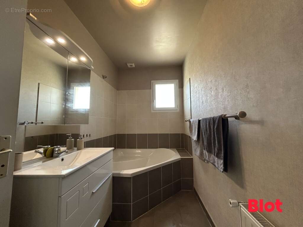 Maison à SAINT-GUINOUX