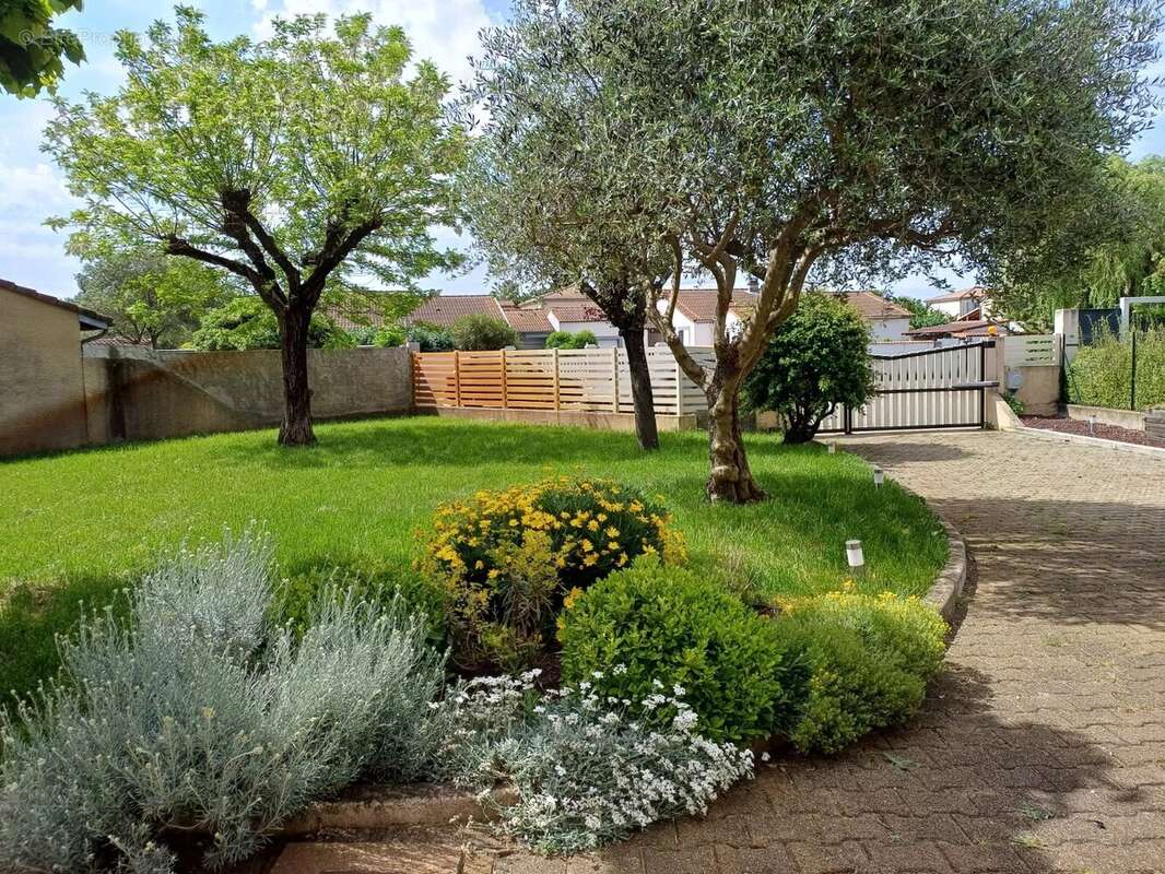 Maison à MONTELIMAR