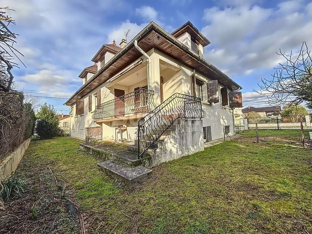 Maison à DECINES-CHARPIEU