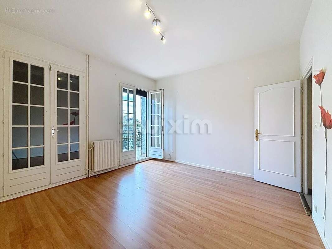 Maison à DECINES-CHARPIEU