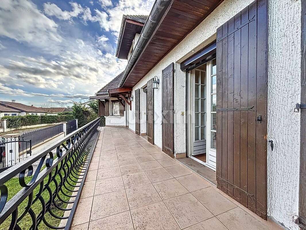 Maison à DECINES-CHARPIEU