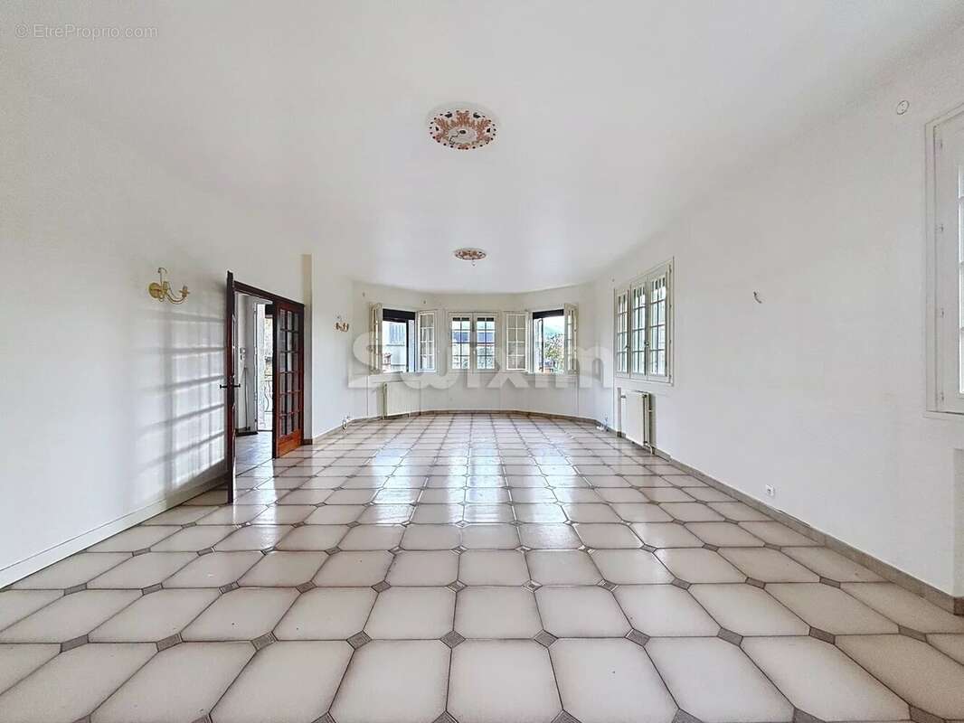 Maison à DECINES-CHARPIEU