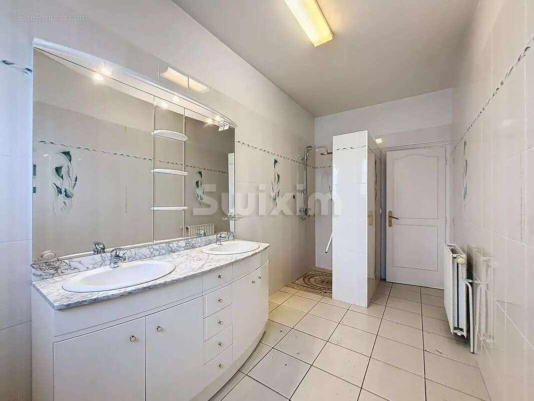 Maison à DECINES-CHARPIEU