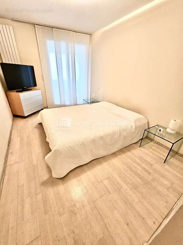 Appartement à SAINT-LAURENT-DU-VAR