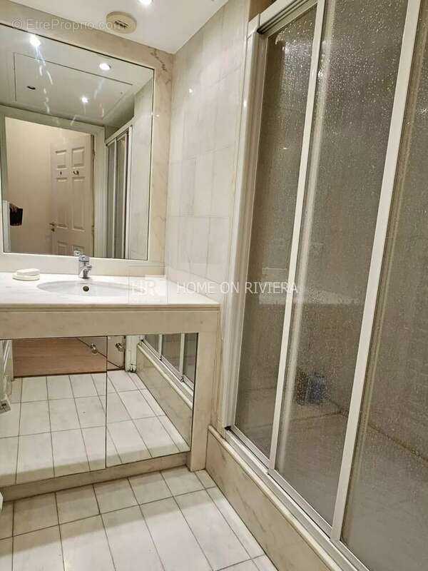 Appartement à SAINT-LAURENT-DU-VAR